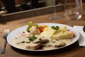 Où manger la langue de bœuf à La Chaux-de-Fonds ? Au N0 9 tout les Mercredis à Midi.